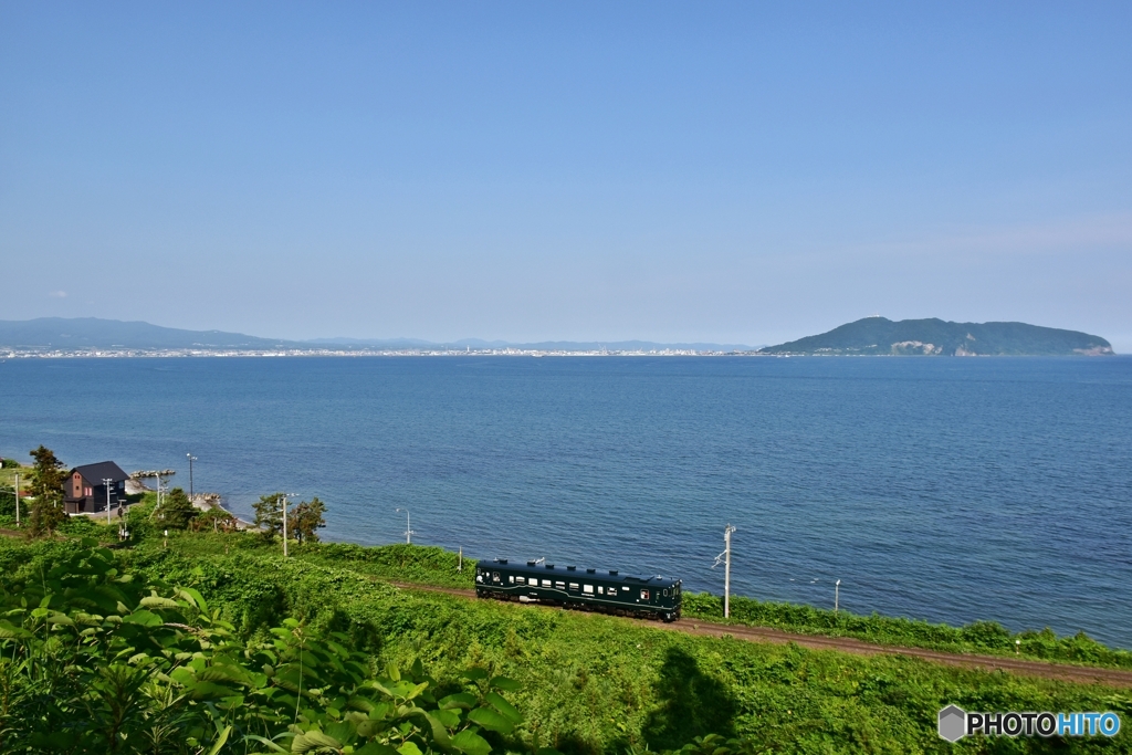 函館湾沿いを行く「道南いさりび鉄道」