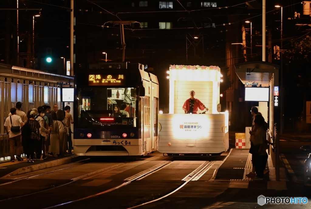 眩しい花電車