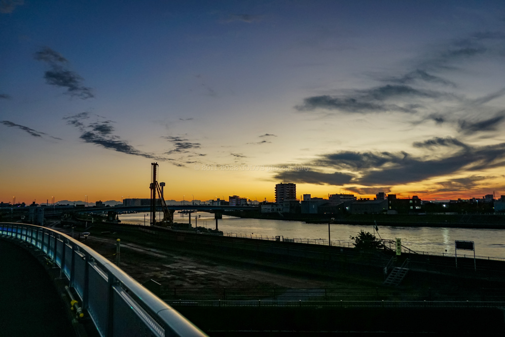 江戸川の夜明け
