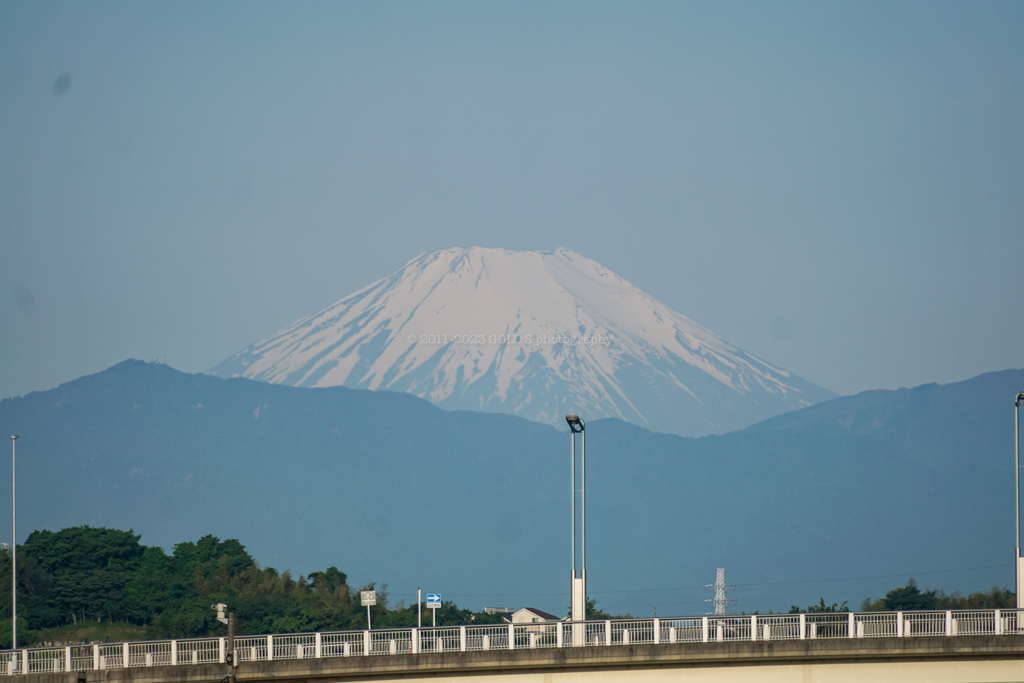 鶴見川から見た富士山