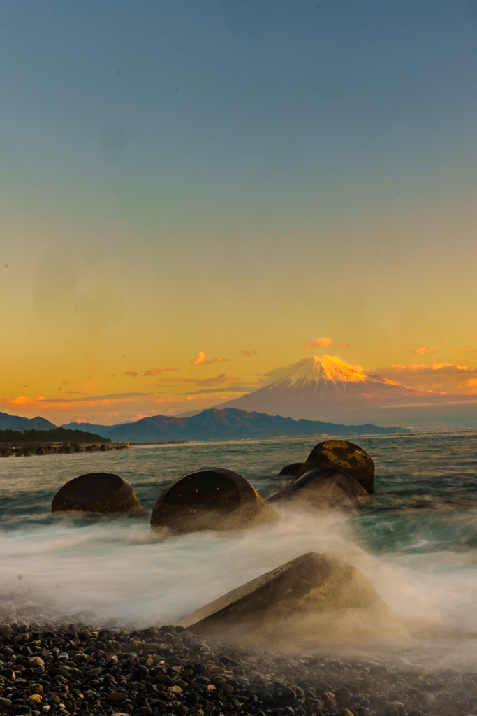朝焼けの富士山