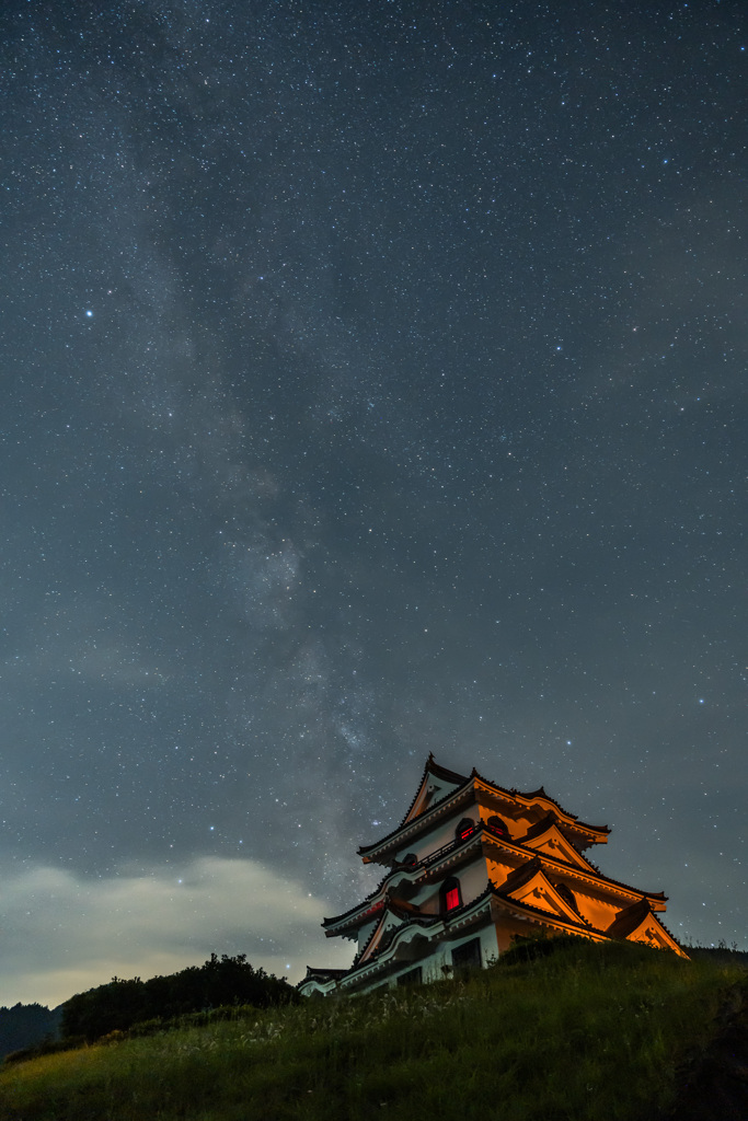 真夜中の藤橋城と天の川