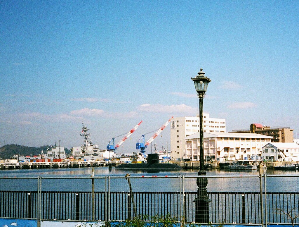 街灯と潜水艦と青空