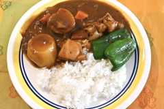 お昼はカレー♪