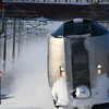 まもなく列車が通過します、ご注意ください！