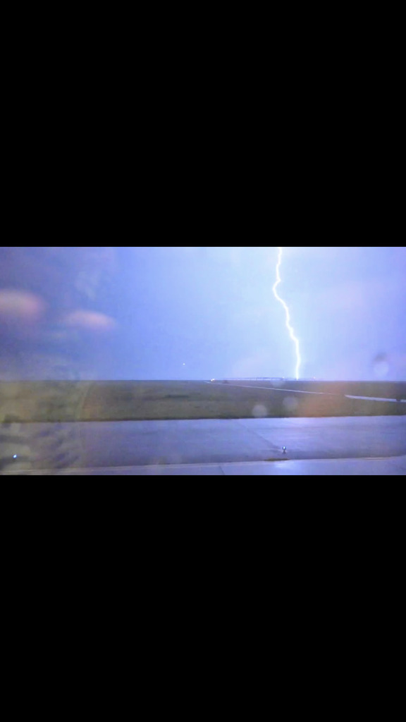 セントレアを襲う雷雨！