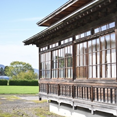 明るい窓辺