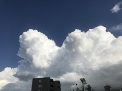 少し崩れた積乱雲