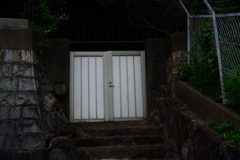 拒む