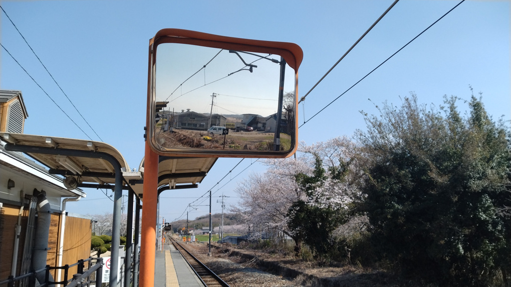 ホームにて