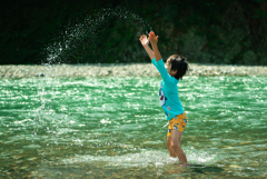 夏の終わりの川遊び