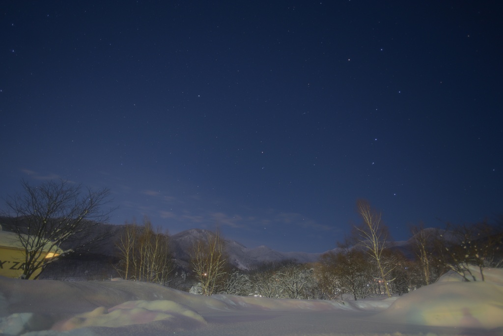 深々とした夜の景色