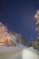 雪道と星空