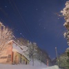 雪道と星空