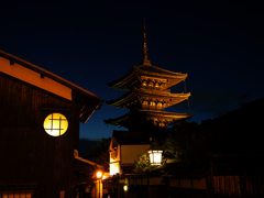京都東山の八坂の塔。