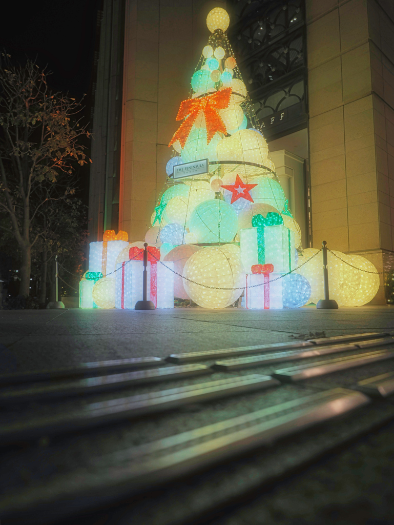 街角クリスマスツリー〜ザ•ペニンシュラ東京〜