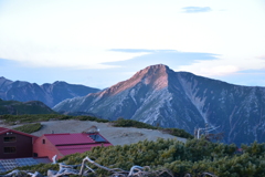 夕日に染まる常念岳
