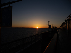 海ほたるからの朝日