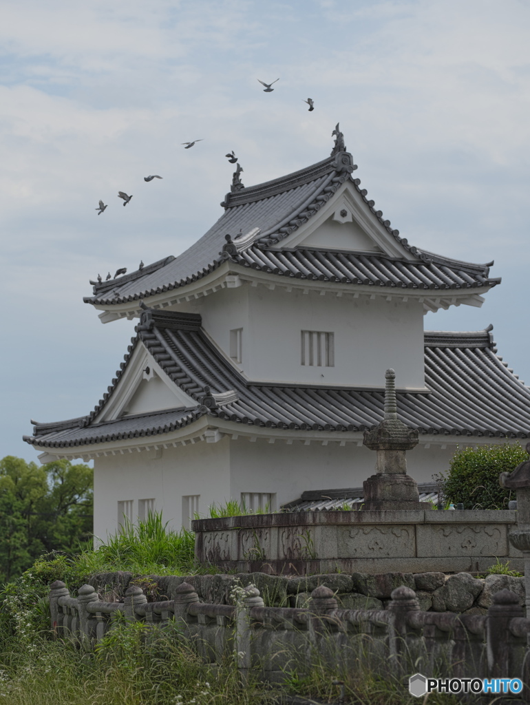 浄瑠璃姫の墓と東隅櫓