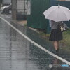 梅雨の帰り道 流れるテールランプ