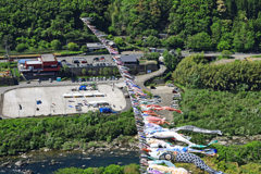 高知県四万十町　鯉のぼりの川渡し