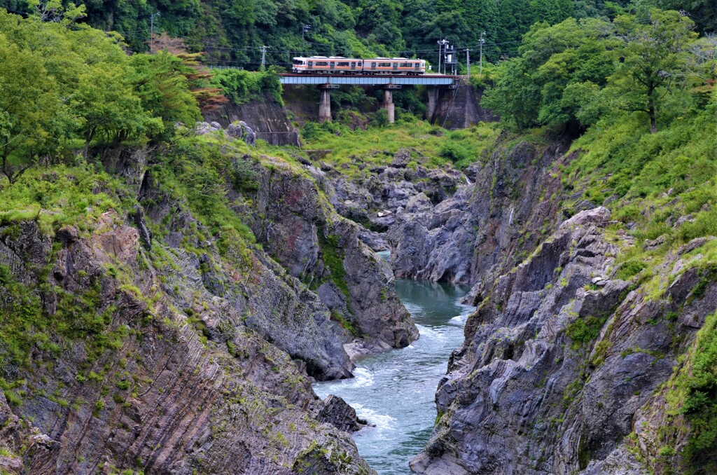 飛水峡と高山線①