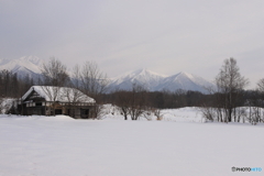 廃屋と連峰