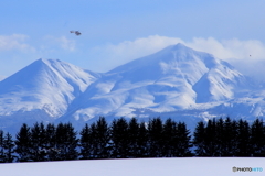 美瑛岳とドクターヘリ