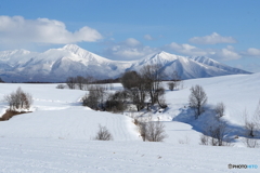 いまだ冬の峰々