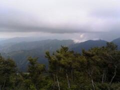 34　嵐の前、雷鳴の灯