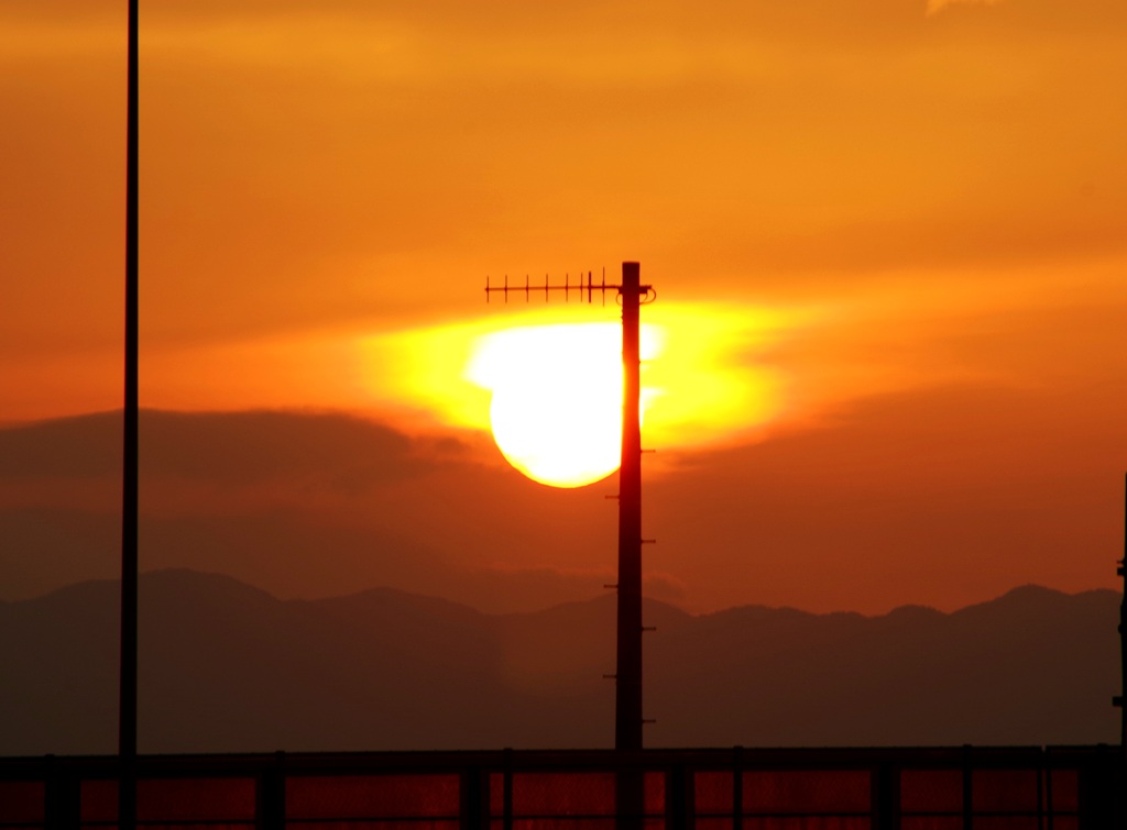 生まれ落ちる夕日