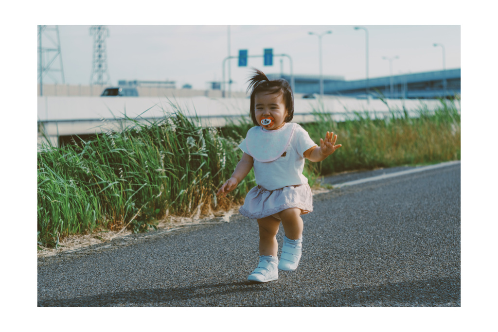 娘と河川敷