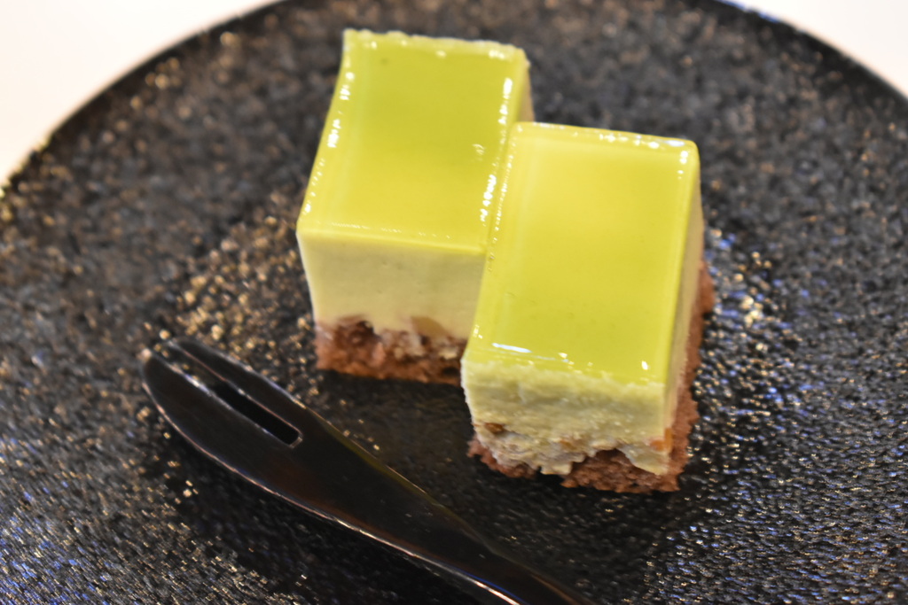 Pistachio cake