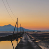 夕焼けと海床道