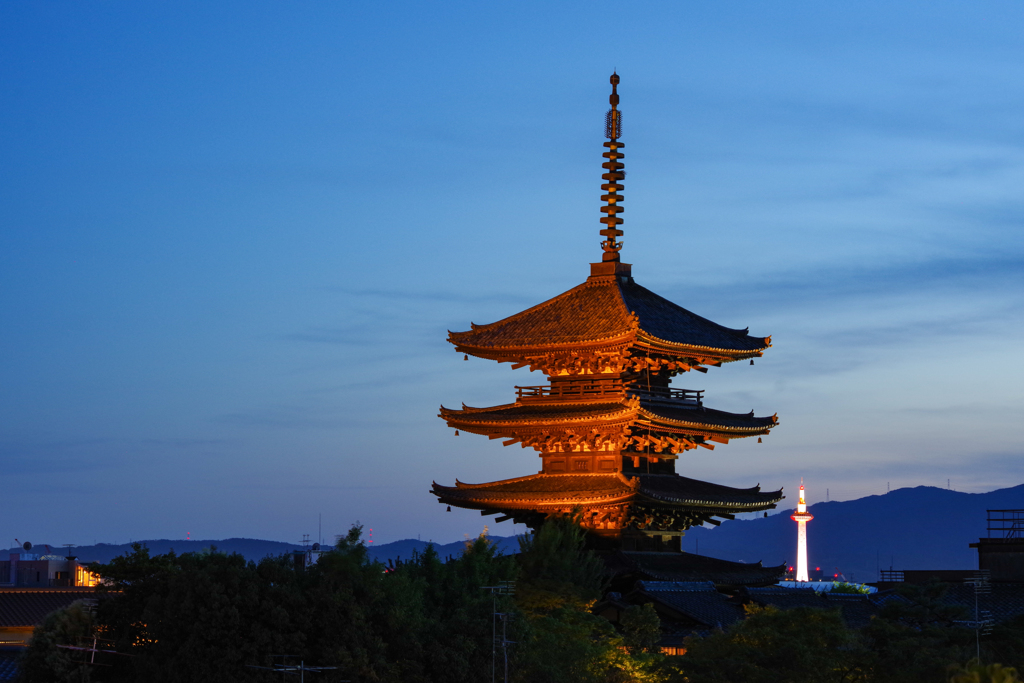 八坂の塔と京都タワー