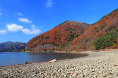 静かな湖畔