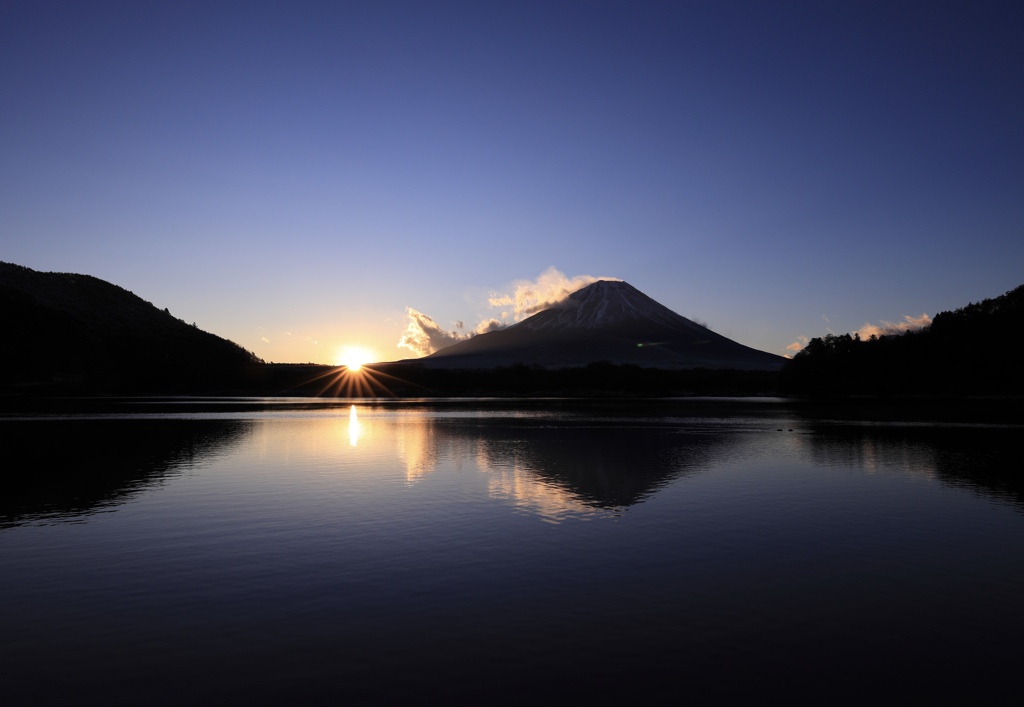 精進湖の朝