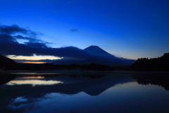 夜あけの時