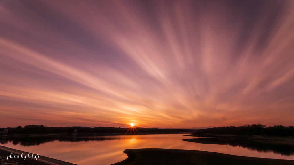 多摩湖の夕景（長時間露光の景）