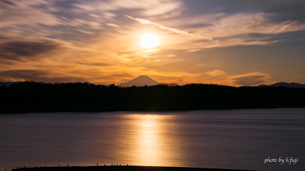 多摩湖の夕景（長秒露光の景）①