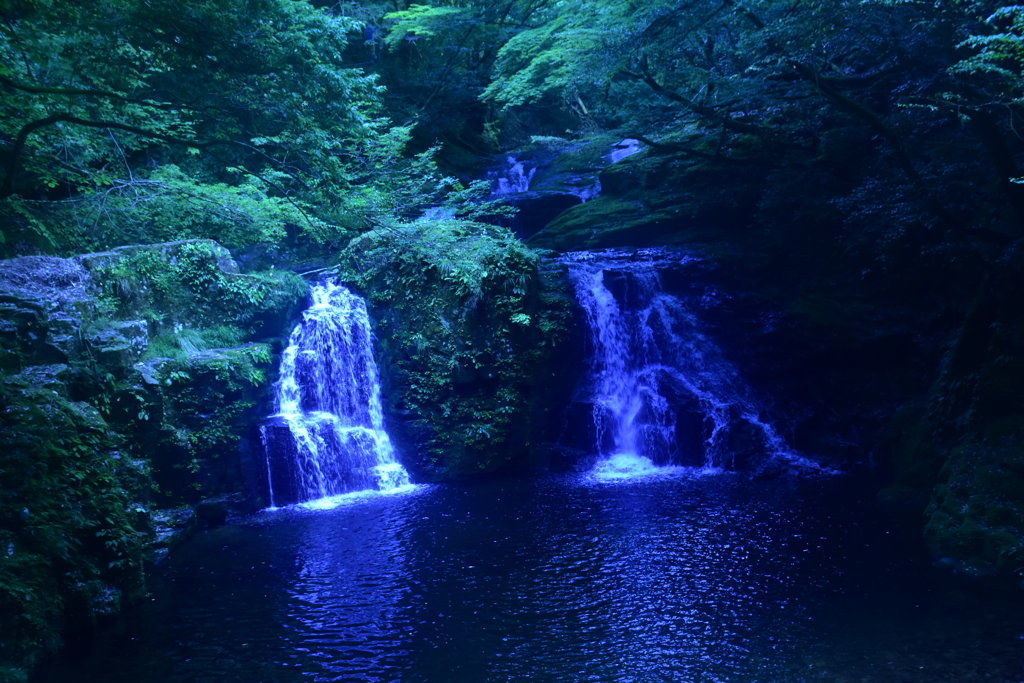 滝二流れ冷えてます