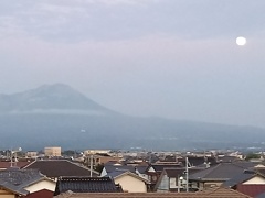 大山とお月様