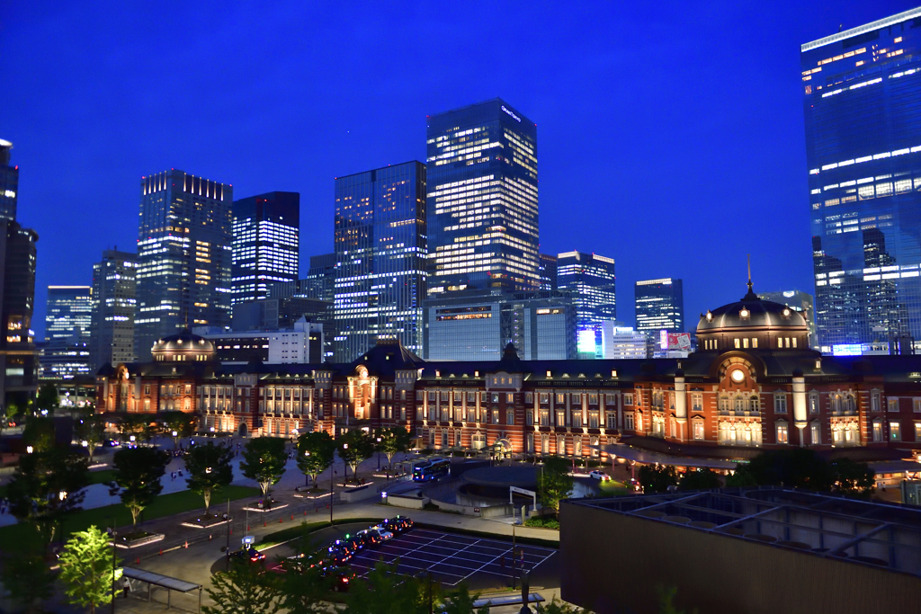 東京駅丸の内口夜景