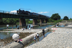 夏の早出川橋梁