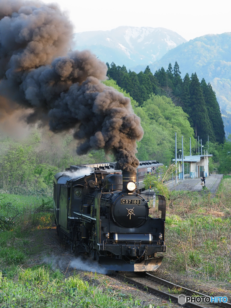 小さな駅を後に！