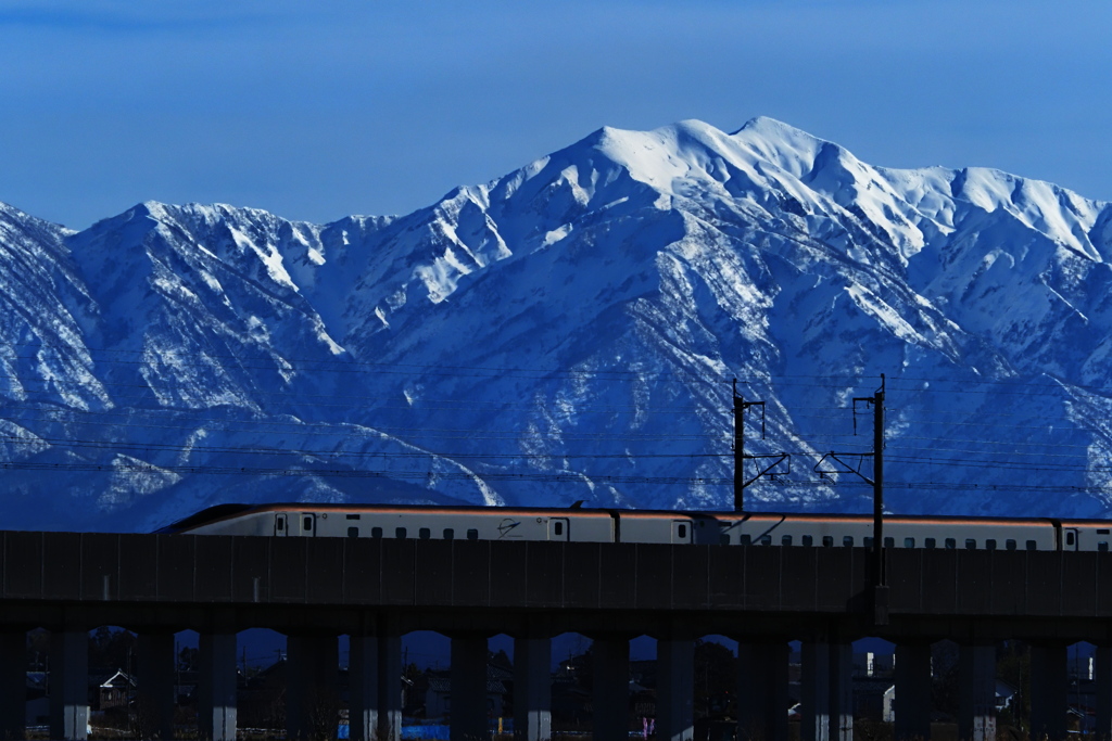 冠雪の粟ケ岳