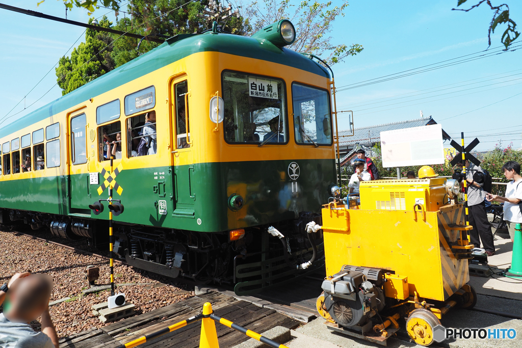 月潟駅を発車