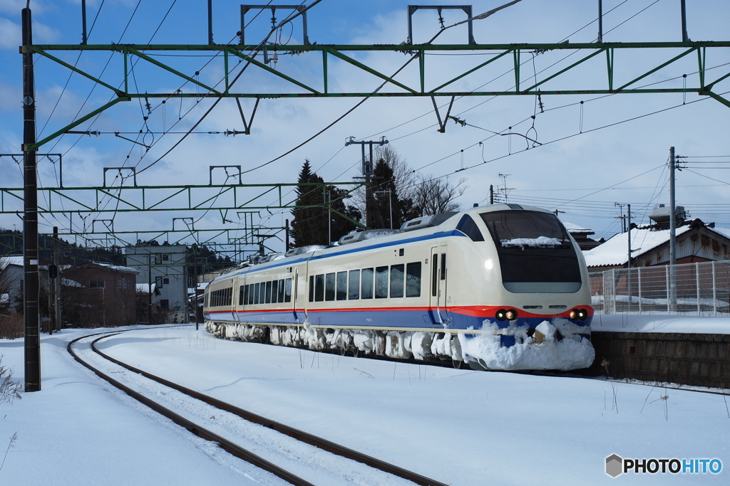 雪を抱いた「しらゆき」 1号