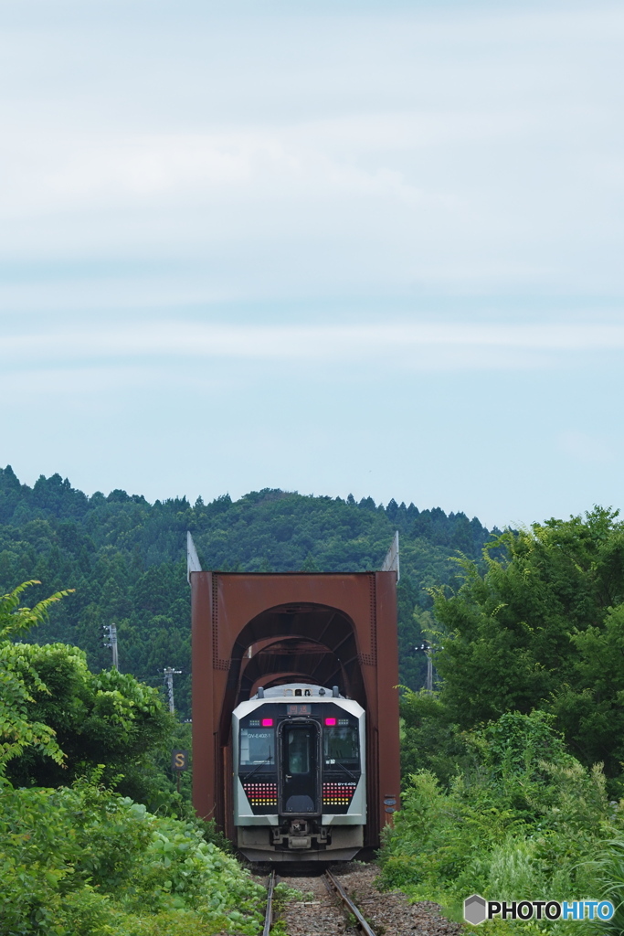 橋梁渡る・GV-E400