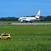パトロール車とJAL機